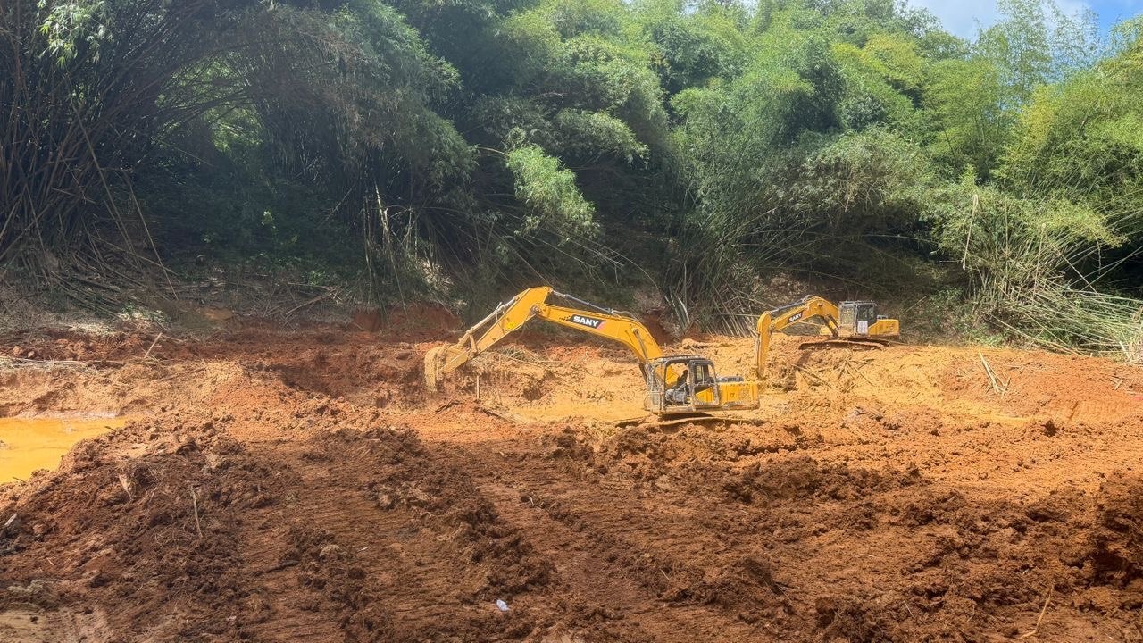 NAIMOS STORMS NKAWIE FOREST RESERVE, DESTROYS CHANGFANGS AND DISABLES FOUR CONCEALED EXCAVATORS